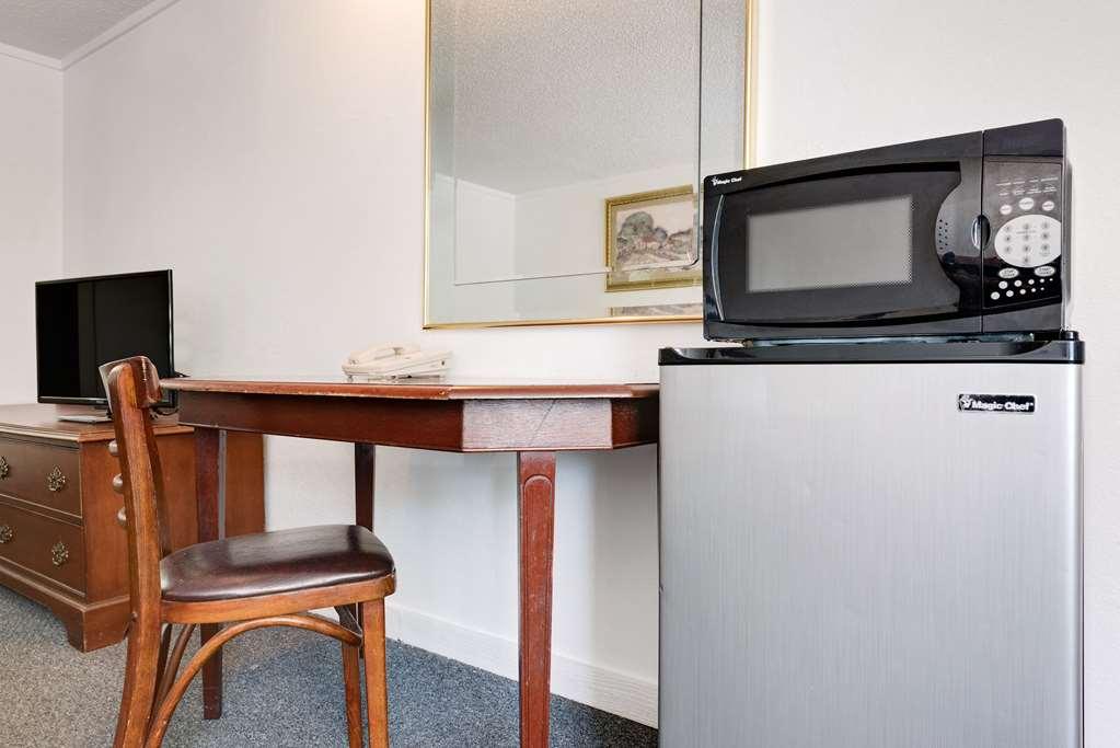Knights Inn Cleveland/Macedonia Room photo